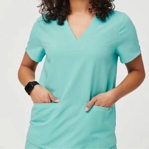 FIGS Casma Three Pocket Scrub Top Fresh Aqua Size M